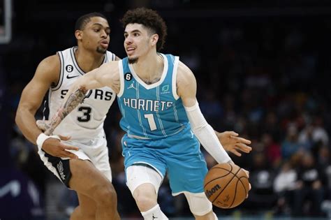Mavericks vs. Spurs odds, line: 2023 NBA picks, Feb. 23 predictions.
